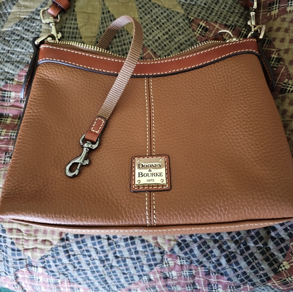 Dooney & Bourke - Picture 5 of 7